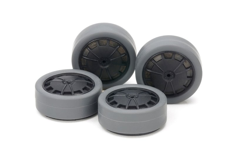 Tamiya 15545 - Jr 26mm Tires w/Carbon Wheels